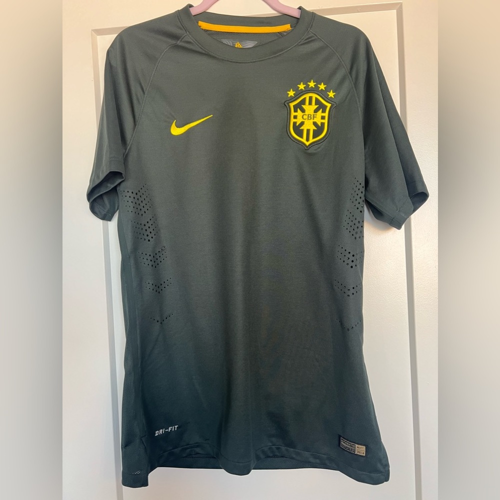 Nike Men’s Brazil Soccer Jersey Size M